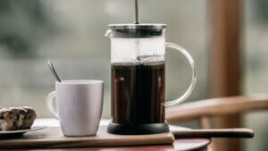 Jak parzyc kawe we french pressie